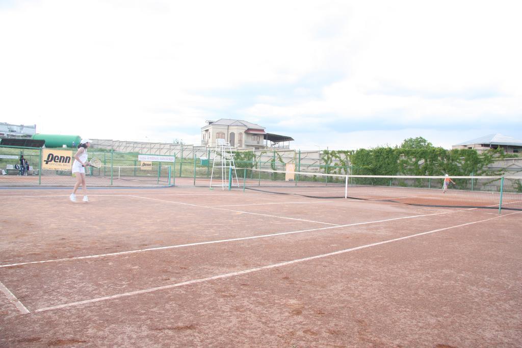 Cross Health Spa Center Erywań Zewnętrze zdjęcie